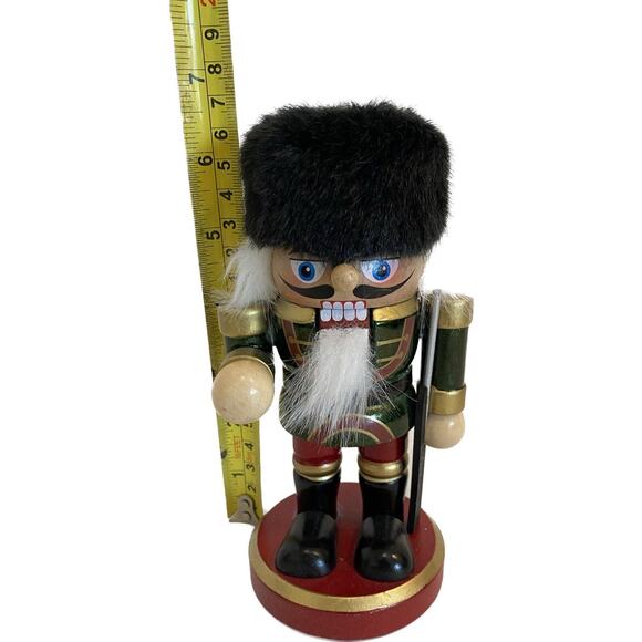 Nutcracker Soldier With Rifle 6.5 Inches - Picture 3 of 3